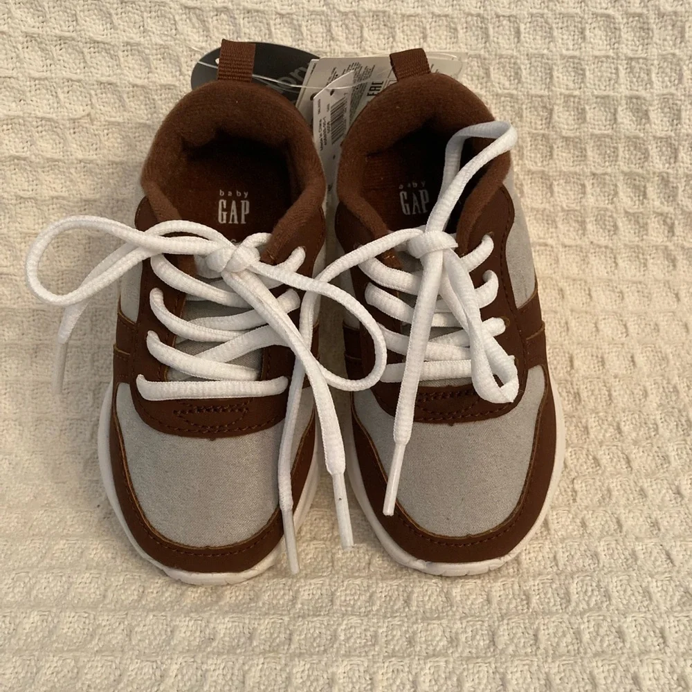 Baby Gap Boys Two Tone Lace Up Sneakers Size 6 New With Tags